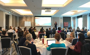 photo of Kim Skubris presenting to audience at Queensland Business Writers Conference